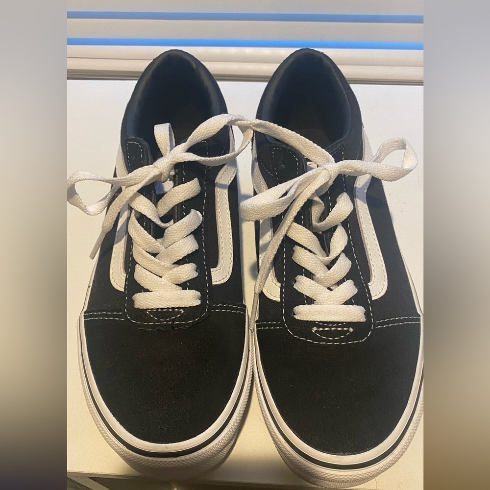 Vans Old Skool Youth black and white suede shoes Sz 3